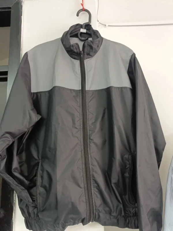 chaqueta corta vientos reflectiva