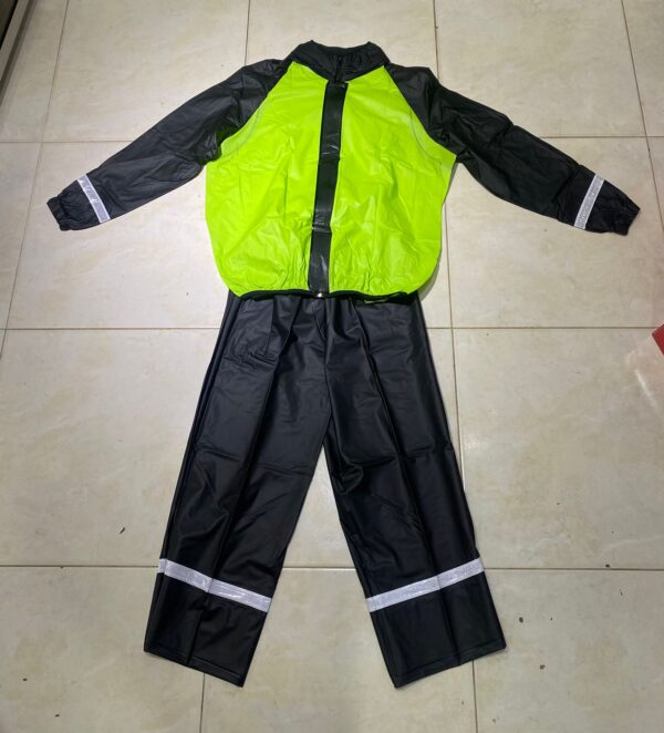 Impermeable siliconado con manga resortada - Imagen 4