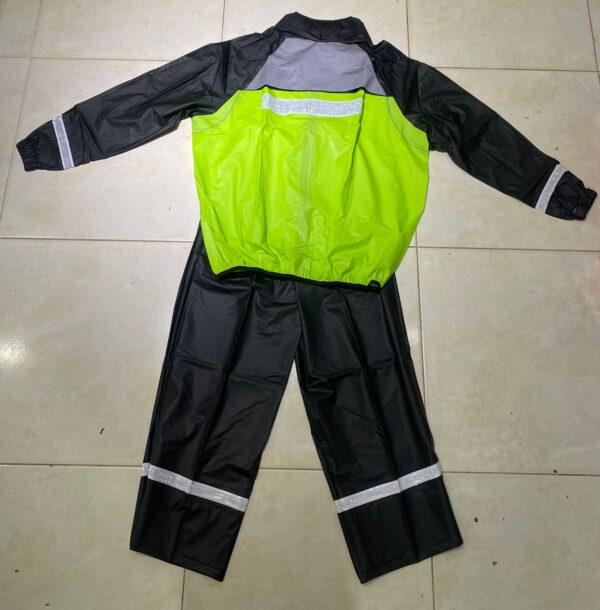 Impermeable siliconado con manga resortada - Imagen 5