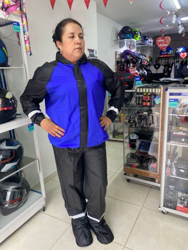 Impermeable siliconado con manga resortada - Imagen 3