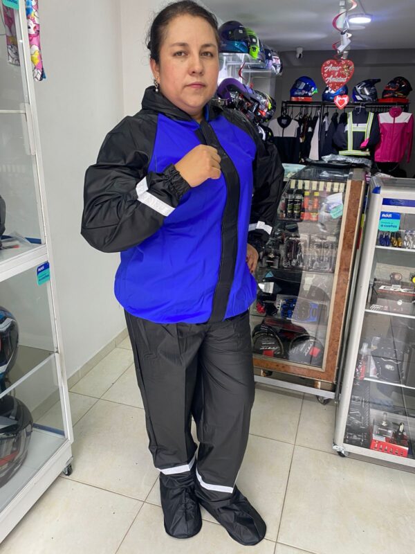 Impermeable siliconado con manga resortada