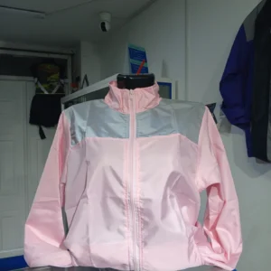 Chaqueta cortavientos reflectiva rosada