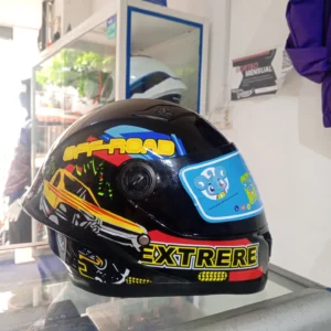 Casco para niño KRM integral. Diseño carro off-road brillante